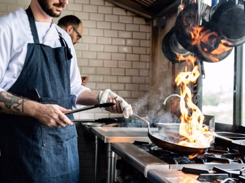 Crescimento de apps de delivery fomenta restaurantes virtuais e coworking de cozinha