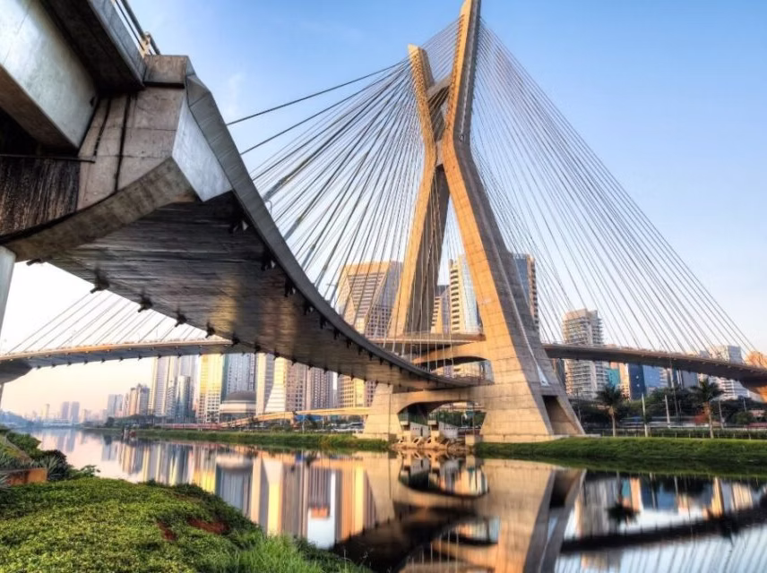 Ponte Estaiada: um marco da capital paulista perfeito para alugar uma sala comercial